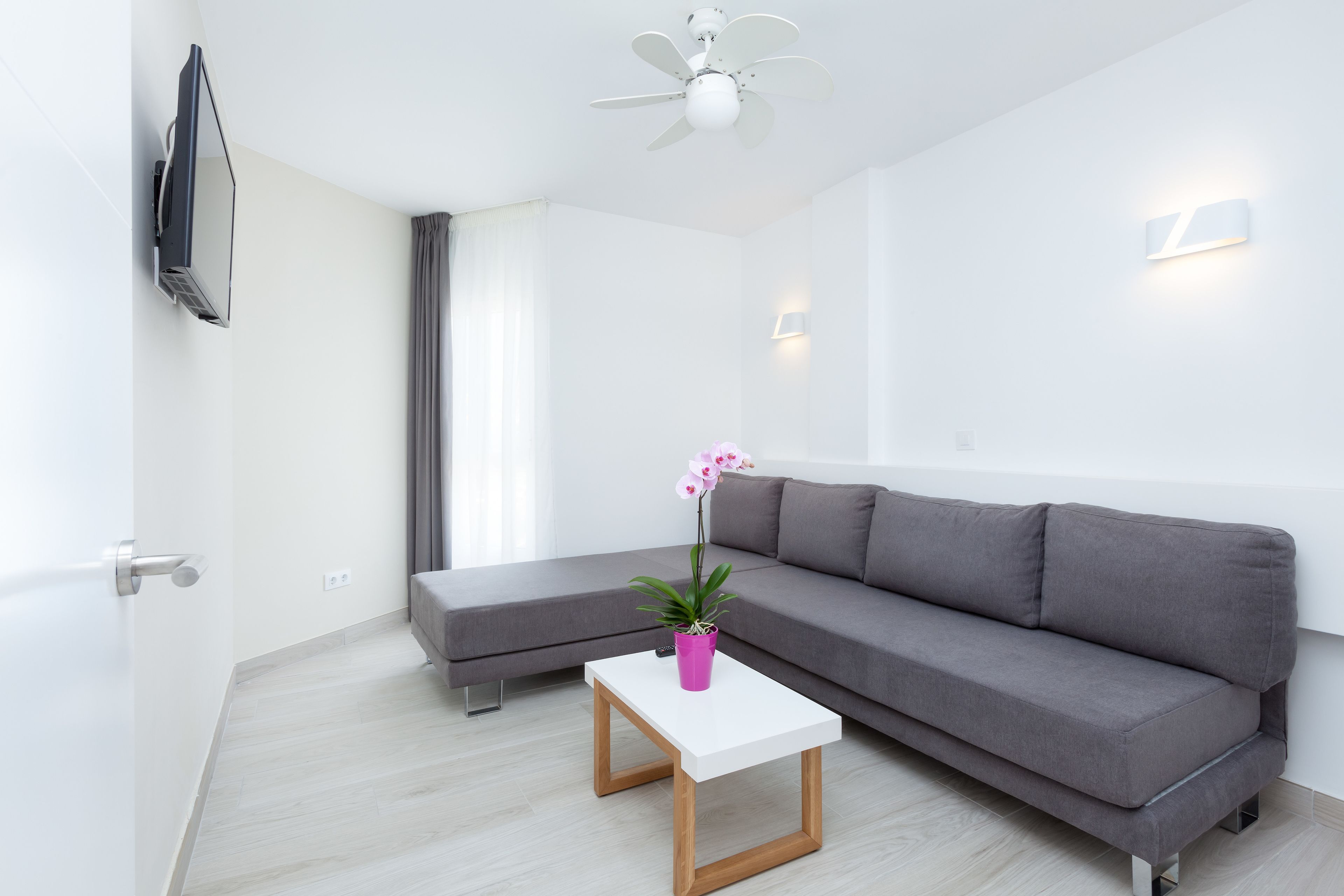 suite, 1 bedroom | desk, blackout curtains, free wifi, bed sheets