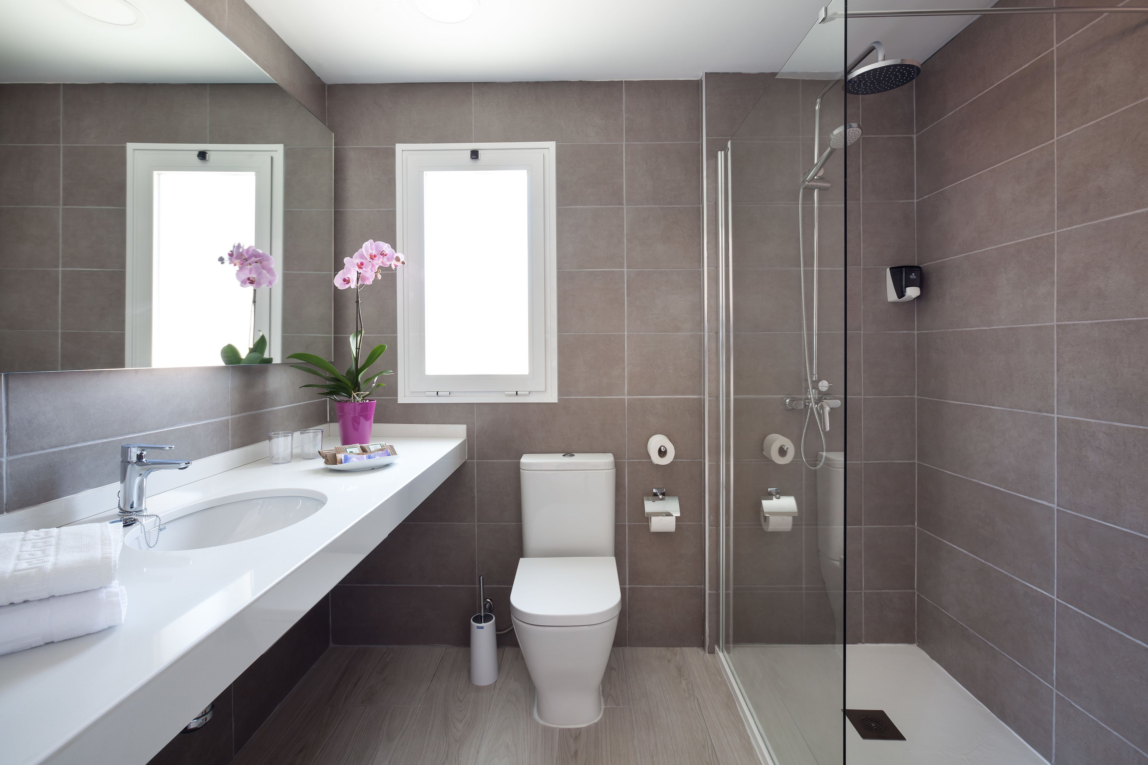 suite, 1 bedroom | bathroom | shower, spring water bathtub, free toiletries, hair dryer