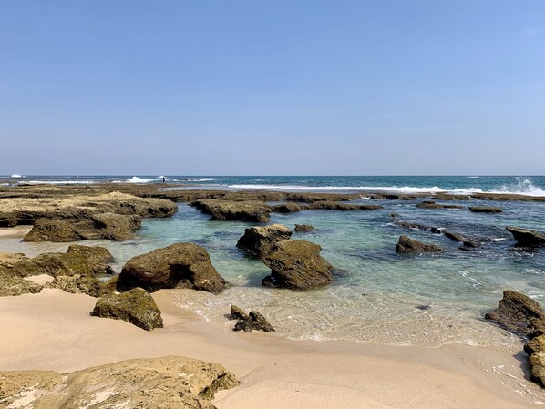 Beach nearby, sun-loungers, beach towels