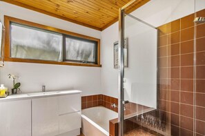 Bathtub, eco-friendly toiletries, hair dryer, towels