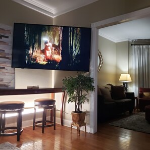 Smart TV, fireplace