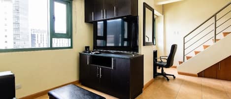 Loft (Modern BGC Manila 26M2) | Área de sala de estar | Televisión de pantalla plana