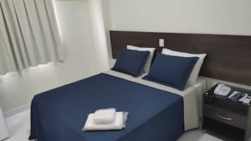 Yhden hengen huone, 1 parisänky | Minibaari, ilmainen Wi-Fi, vuodevaatteet