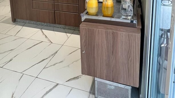 A hotel breakfast area with a buffet setup, including various food items and beverages. - Hotel Rametta (Montes Claros)