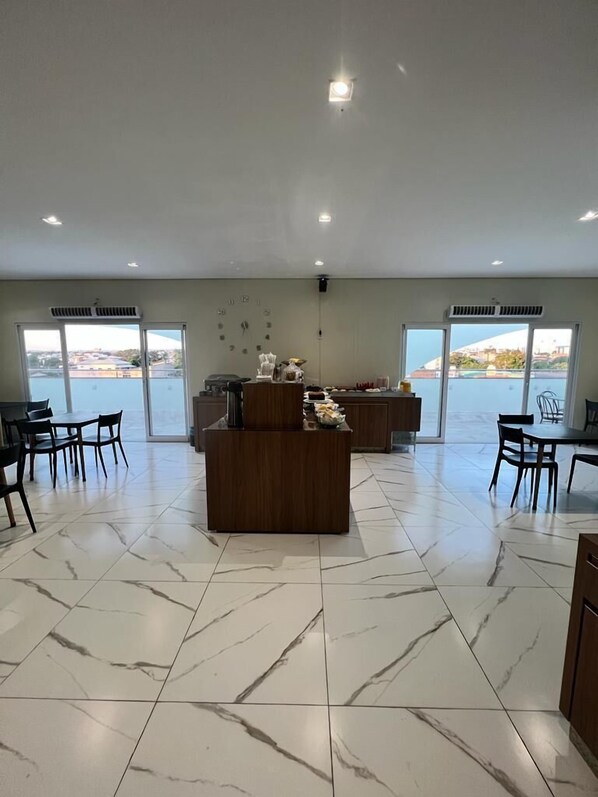 Free daily buffet breakfast 