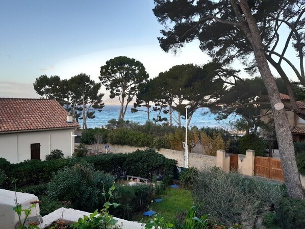 Property grounds - VACATION APARTMENT RENTALS (Saint-Cyr-sur-Mer)