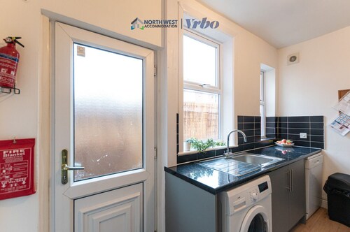 Spacious 3BR House in Leigh •Ideal for Contractors&Families •Long Stays Welcome