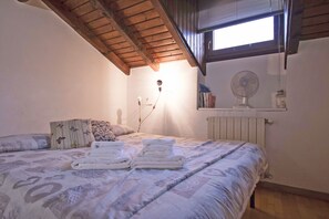 Estúdio, 1 cama Queen | Wi-Fi de cortesia, roupa de cama