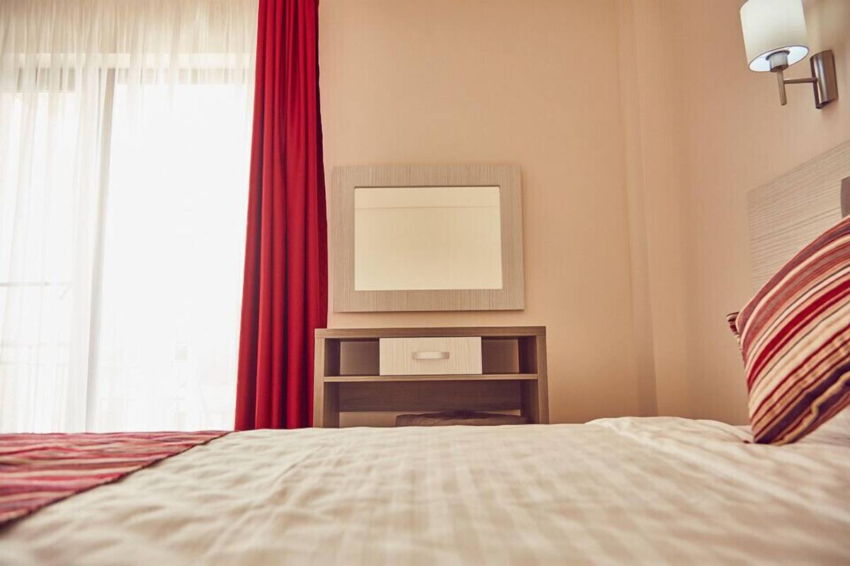 Classic Double Room, Balcony | Desk, iron/ironing board (on request), WiFi (free), bed sheets