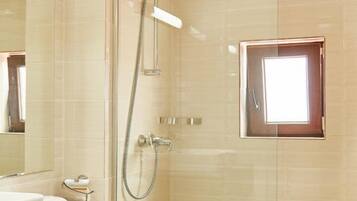 Classic Studio, Balcony | Bathroom | Shower, free toiletries, hair dryer, towels