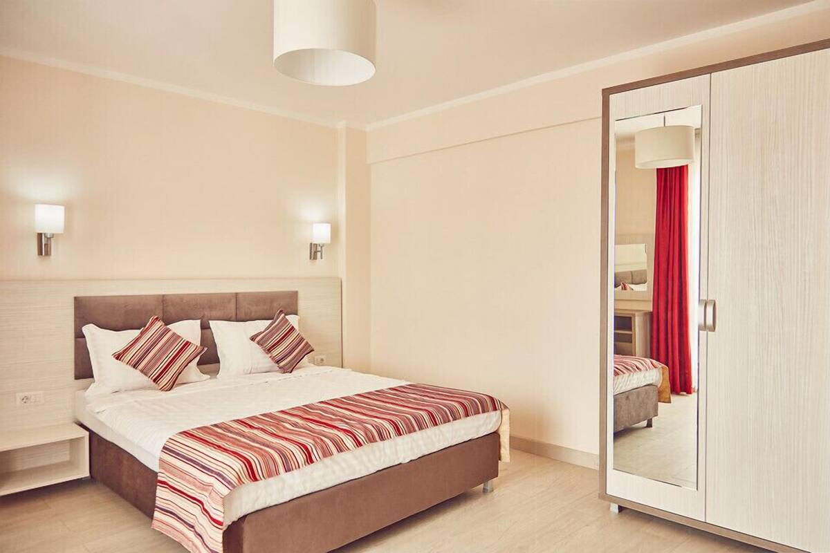 Junior Suite, Balcony | Desk, iron/ironing board (on request), WiFi (free), bed sheets