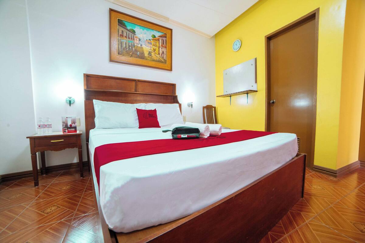 Desk, WiFi (free), bed sheets