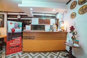 Lobby - RedDoorz @ La Casa Guesthouse (Angeles City)