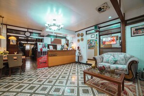 Interior detail - RedDoorz @ La Casa Guesthouse (Angeles City)