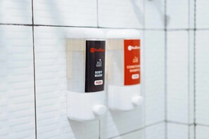 Bathroom amenities - RedDoorz @ Traveler's Inn Bajada Davao (Davao)