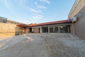 Property entrance - RedDoorz @ Traveler's Inn Bajada Davao (Davao)