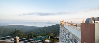 RedDoorz Premium @ Cityland Tagaytay 2