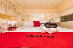 Double Room | Desk, free WiFi, bed sheets