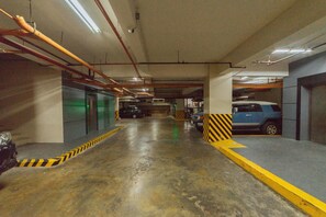 Exterior detail - RedDoorz Premium @ West Avenue Quezon City (Quezon City)
