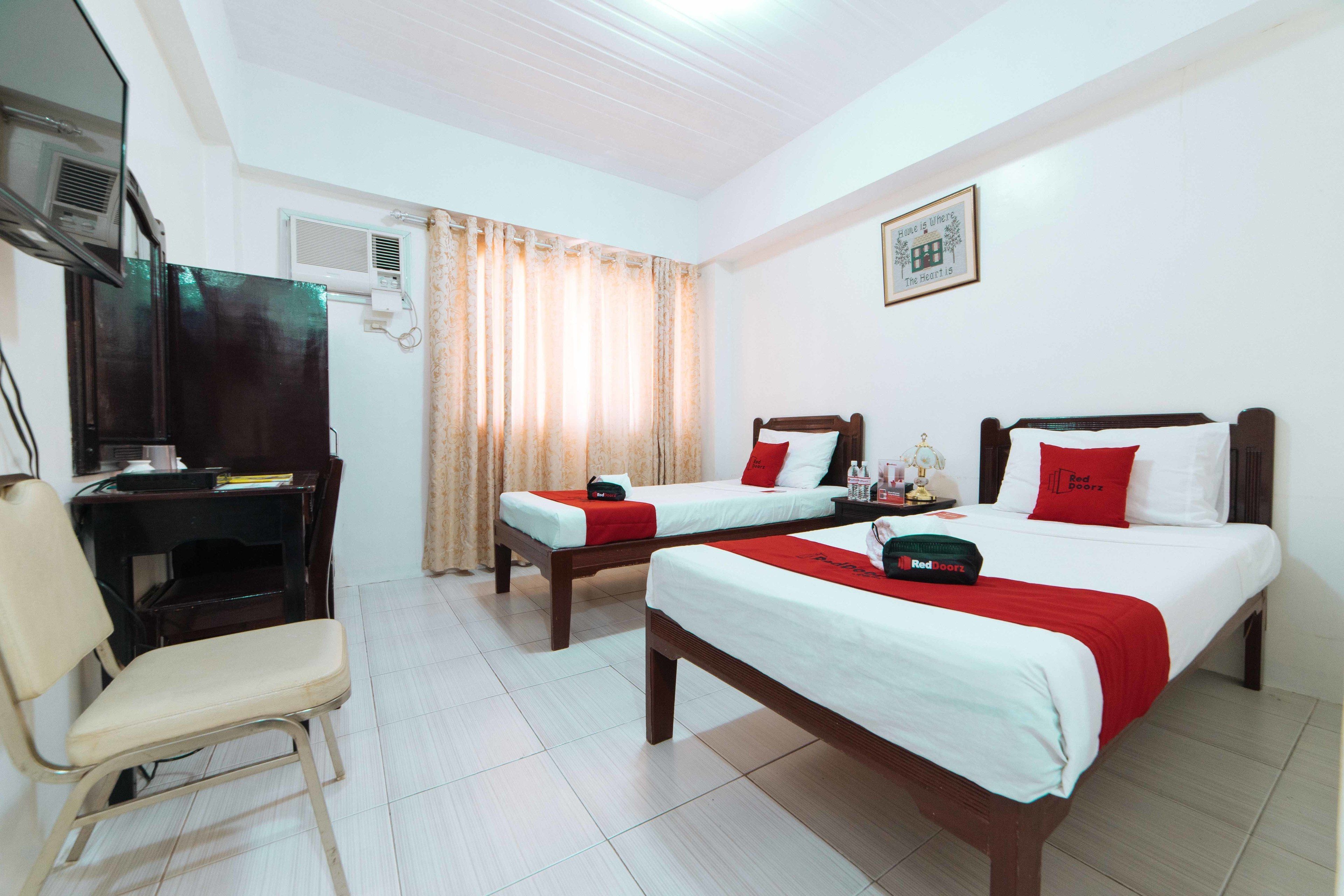 twin room | desk, laptop workspace, free wifi