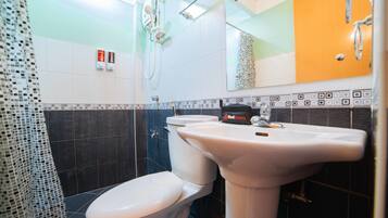 Shower, free toiletries, towels