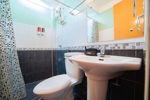 Shower, free toiletries, towels - RedDoorz Plus @ Poblacion District Davao (Davao)