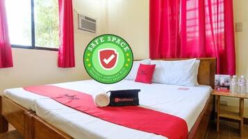 Desk, laptop workspace, free WiFi