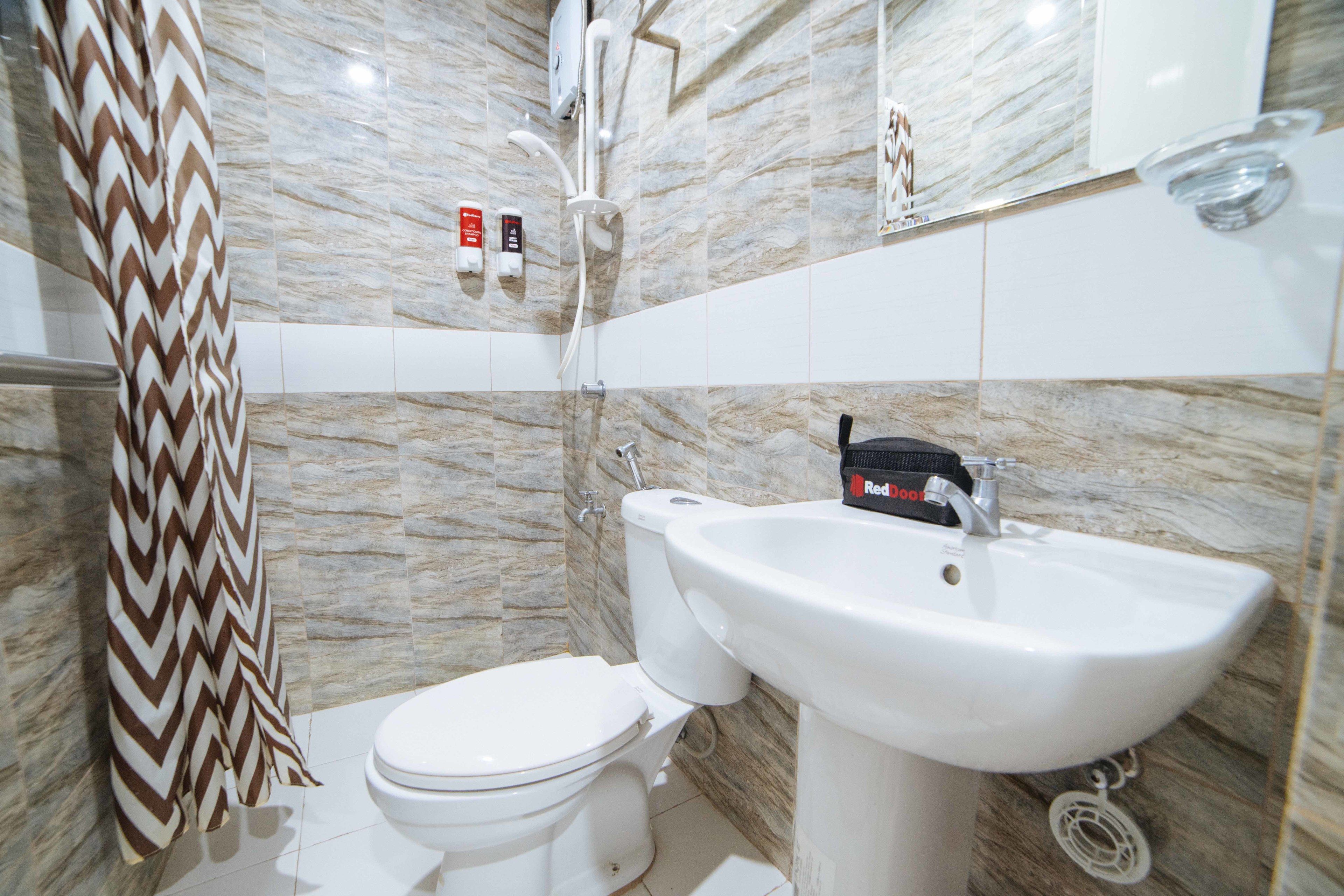 double room | bathroom | shower, free toiletries, towels