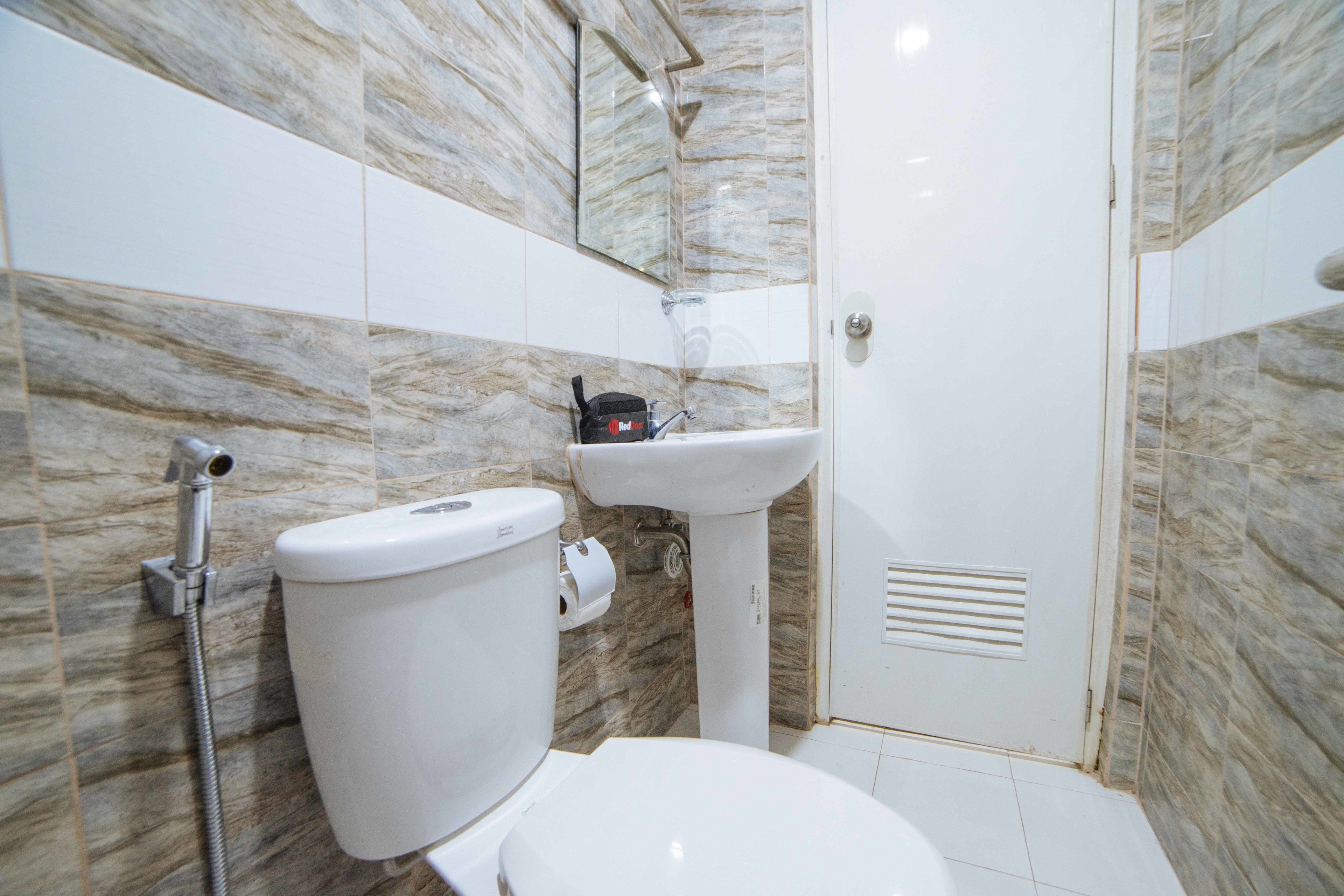 double room | bathroom | shower, free toiletries, towels