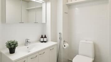 Appartement Ville, sauna, vue ville | Salle de bain