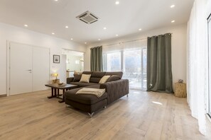 Villa, 4 chambres, piscine privée | Coin séjour