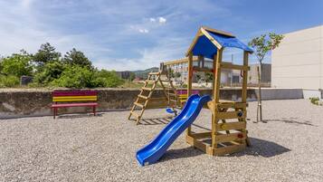 Children’s play area – outdoor
