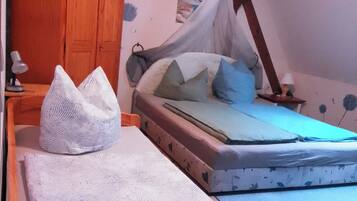 2 dormitoris, un bressol de viatge, wifi gratuïta i roba de llit