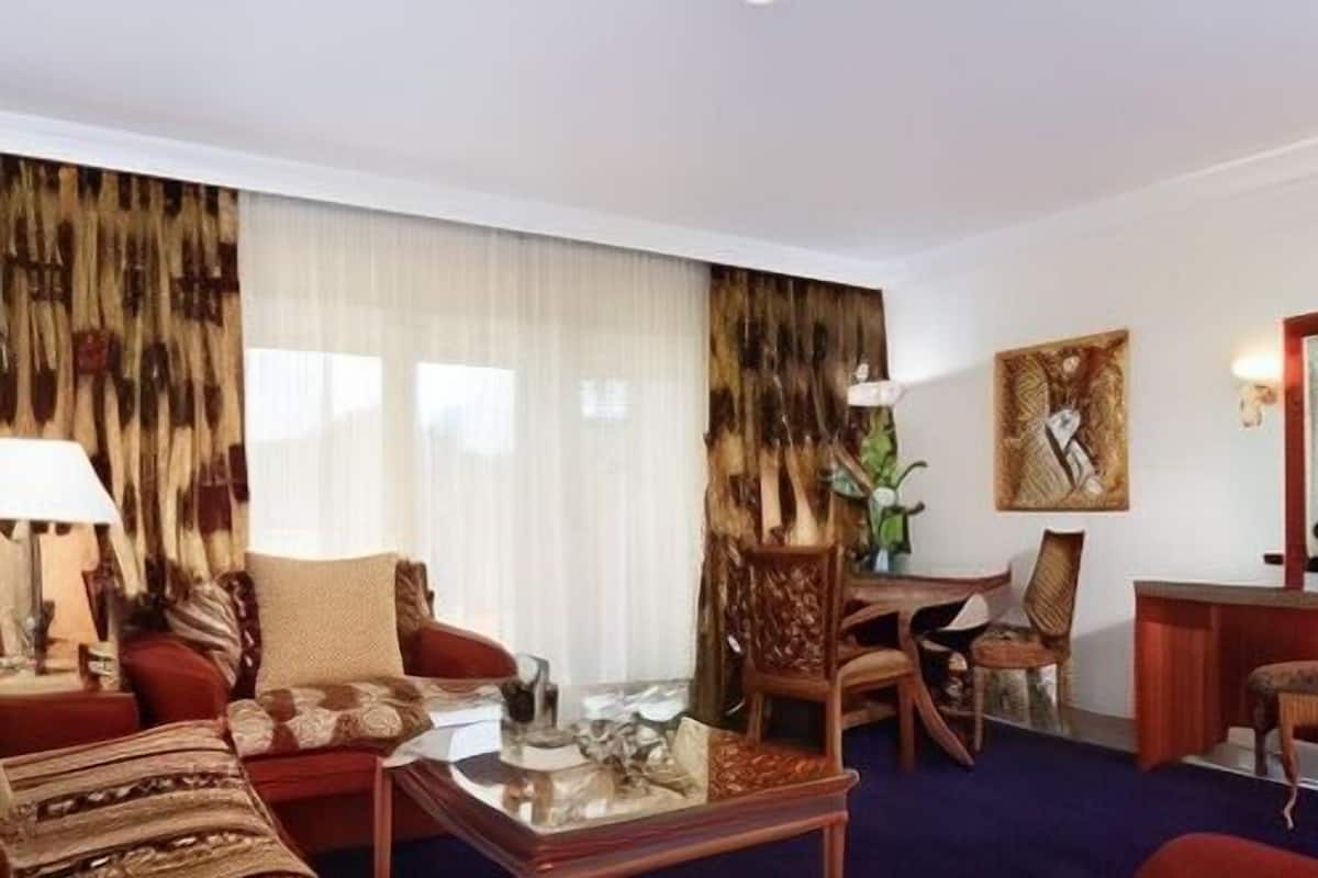 Living area | 32-inch LCD TV with satellite channels, TV