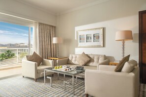 Suite – executive | Safe på rommet, skrivebord, lydisolert og strykejern/-brett