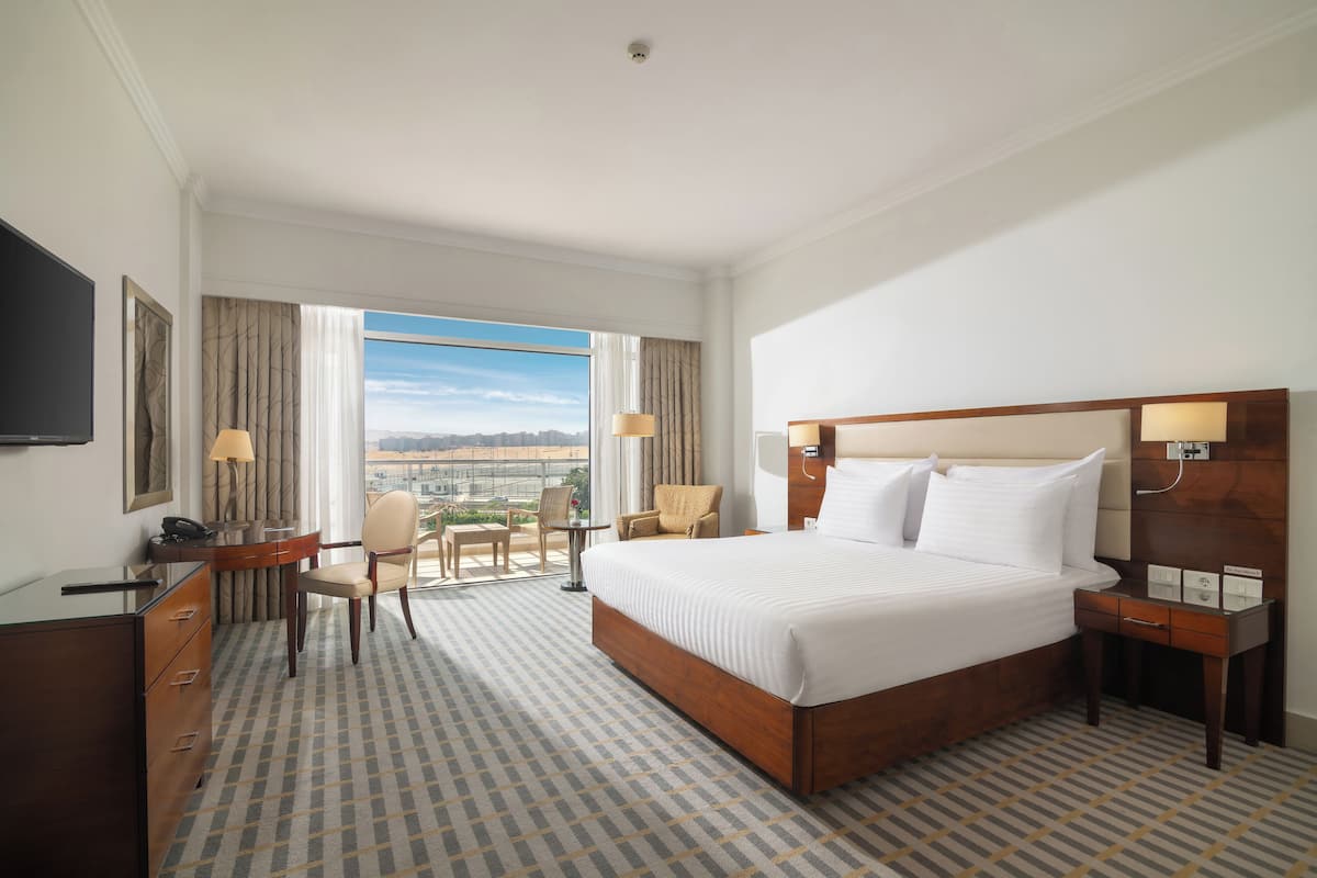 Deluxe Suite (Pyramid View) | 1 bedroom, in-room safe, desk, soundproofing