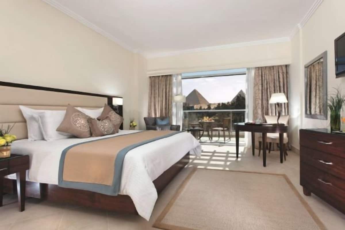 1 bedroom, in-room safe, desk, soundproofing