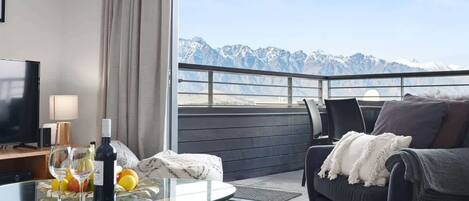 Télévision, cheminée, jeux vidéo