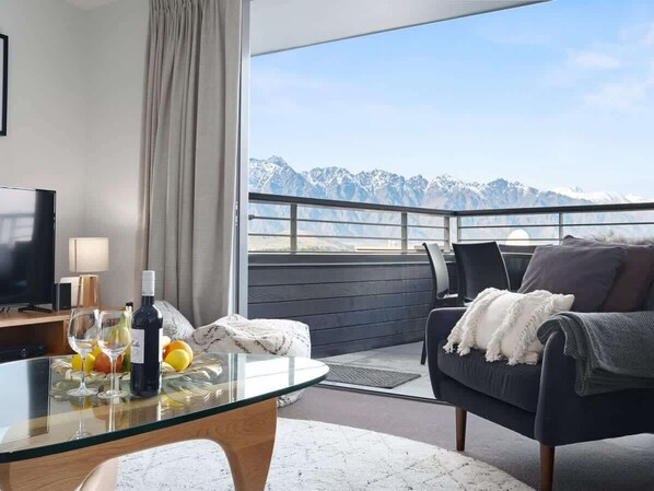 TV, fireplace, video games