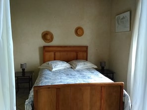 Egyptian cotton sheets, premium bedding, iron/ironing board