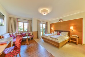 Premium bedding, down duvets, in-room safe, desk - Posthotel Hofherr (Konigsdorf)