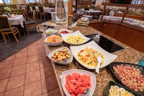 Free daily buffet breakfast  - Posthotel Hofherr (Konigsdorf)