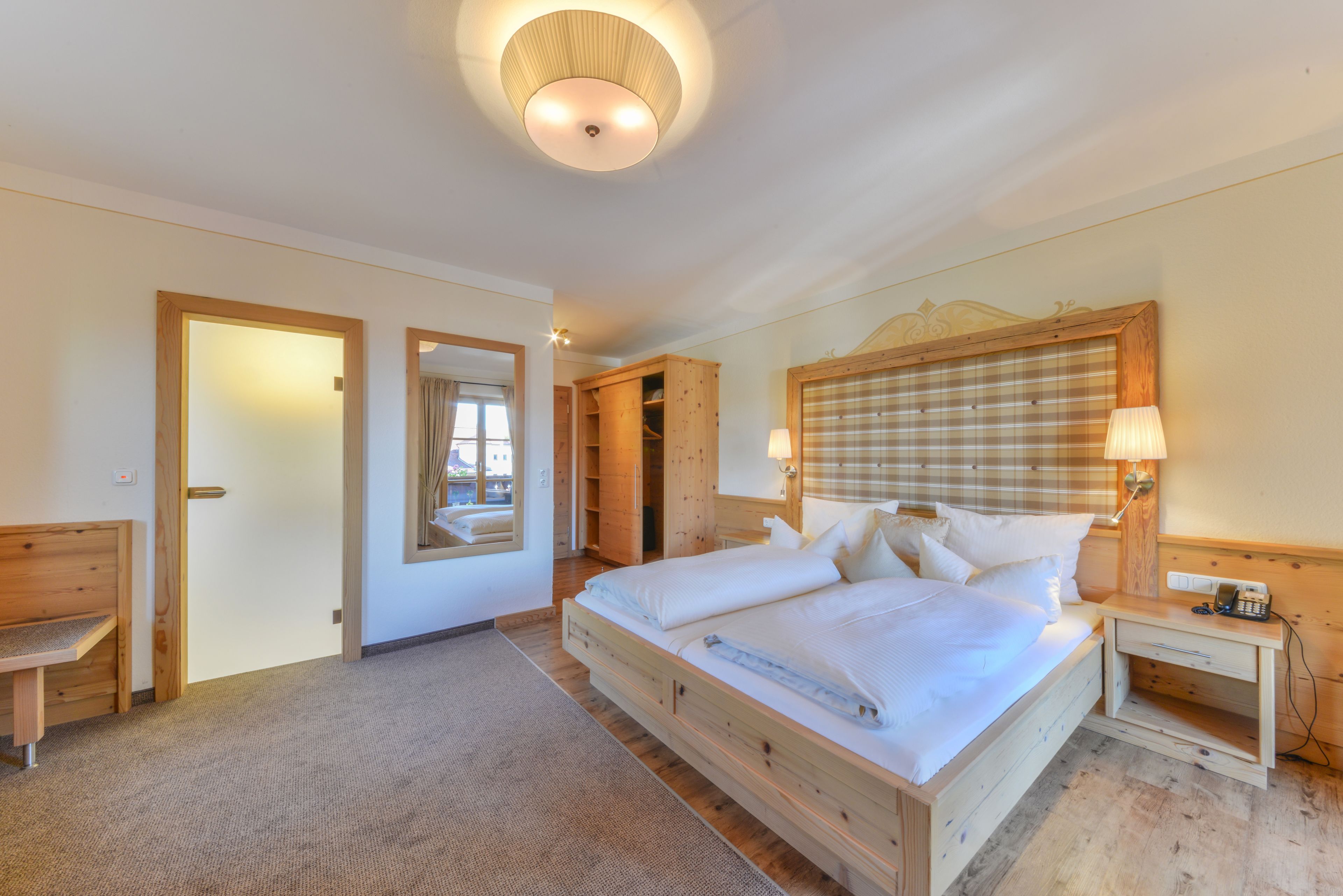 スーペリア ダブルルーム ガーデンビュー | 高級寝具、羽毛の掛け布団、セーフティボックス (室内)、デスク