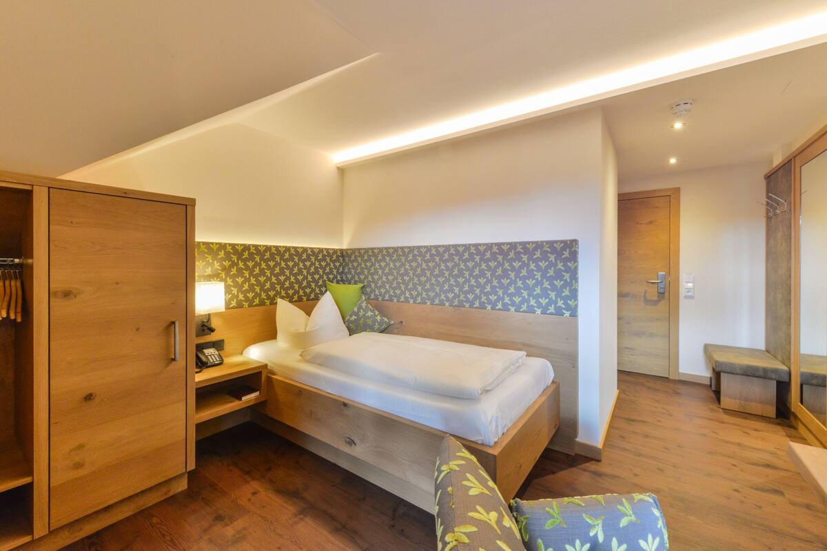 Premium bedding, down comforters, in-room safe, desk