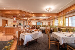 Free daily buffet breakfast - Posthotel Hofherr (Konigsdorf)