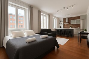 Apartamento City, sauna, vistas al patio | Decoración individual, mobiliario individual, escritorio