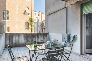 Departamento, 2 habitaciones, patio | Terraza o patio