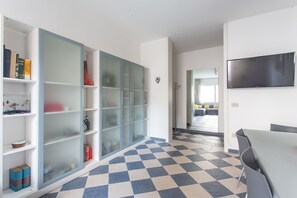 Departamento, 2 habitaciones, patio | Área de sala de estar