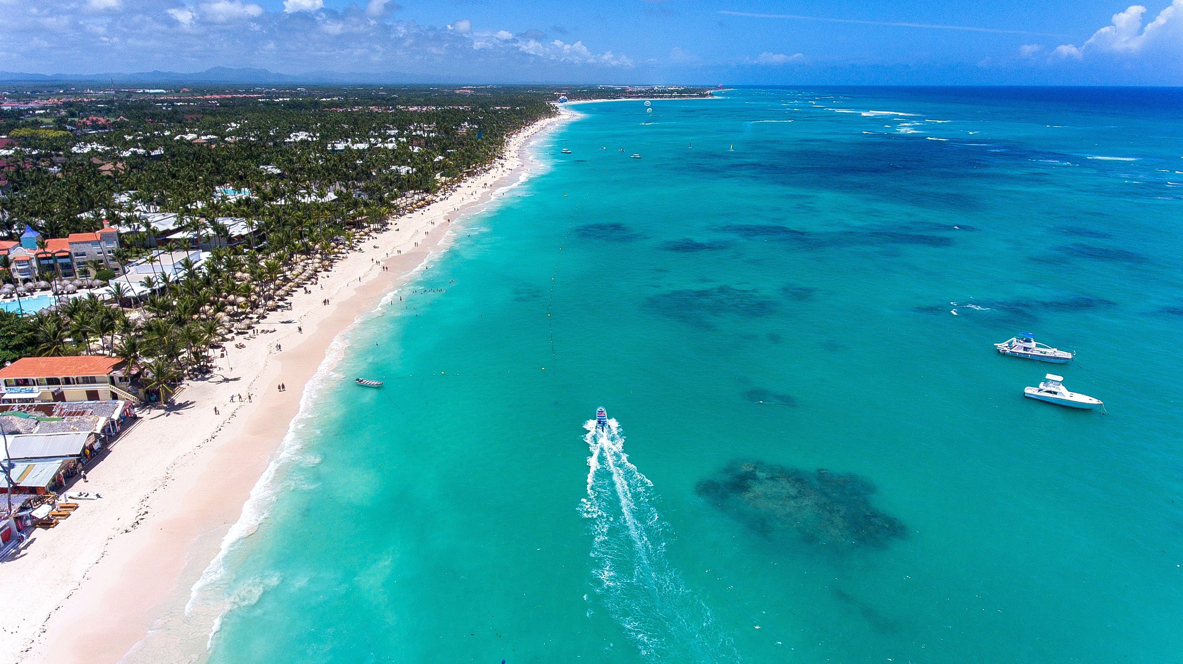 Pantai persendirian berhampiran, bar pantai 