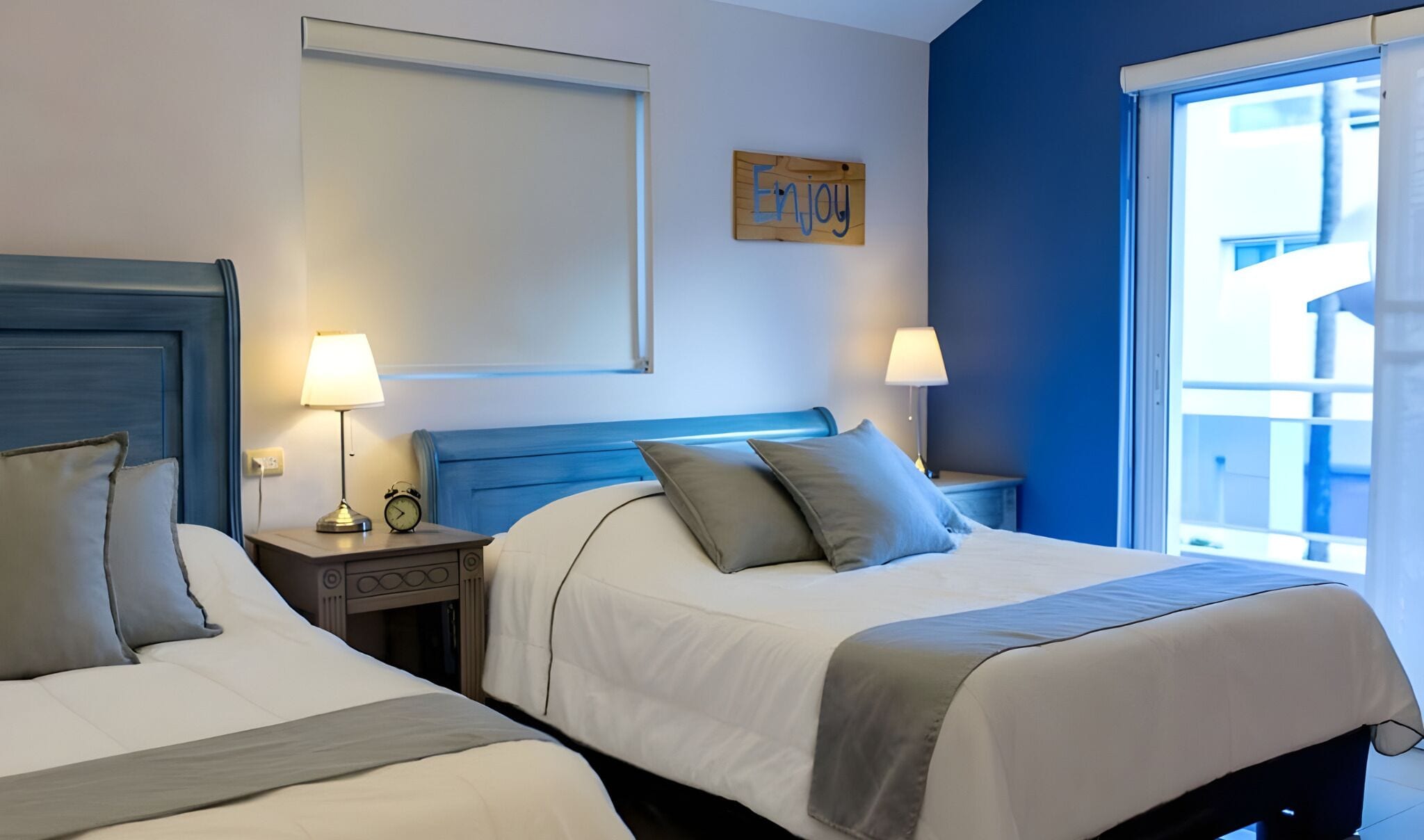 Premium Apartment, Ocean View | Gebar bulu kapas, meja, langsir/tirai gelap terus 